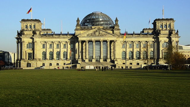 Reichstag - zoom in, zoom out