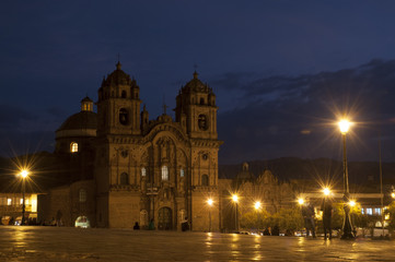 Fototapeta na wymiar Plaza de armas, Cuzco de noche