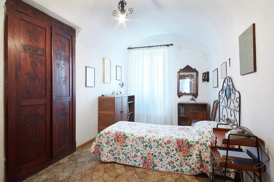 Old, single bedroom in ancient italian house
