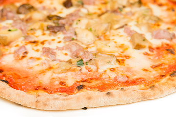 Pizza con funghi porcini e salsiccia