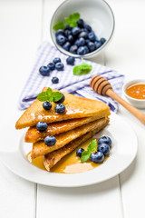 French Toast, süsses Frühstück mit Heidelbeeren