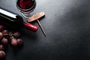 Red wine and grapes border background