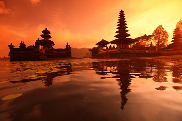 ASIA INDONESIA BALI LAKE BRATAN PURA ULUN DANU TEMPLE