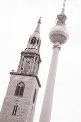Obraz premium Marienkirche Church and the Fernsehturm Television Tower in Alex