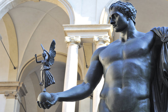 Milano museo Accademia di Brera - Monumento a Napoleone di Canova