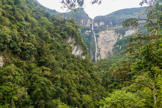 Catarata de Gocta, one of the highest waterfalls in the world (771 m in two cascades), northern Peru.