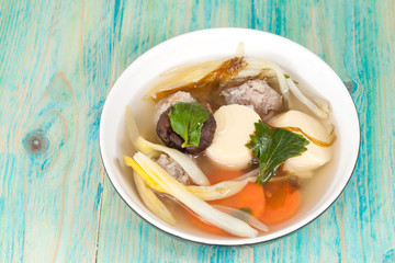 Mildly seasoned soup that Consisting of pork, tofu,