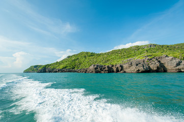 Obraz premium Rocks in the sea,Ocean view in sunny summer day