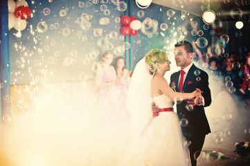 Wedding dance with smoke and bubbles