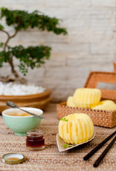 Obraz na płótnie Canvas Traditional asian rice cake with honey and green tea 