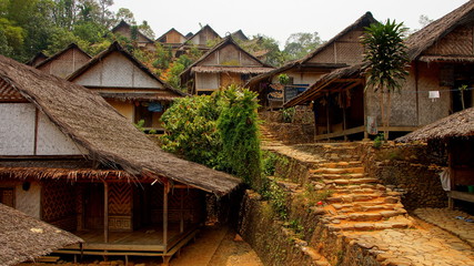 Weg durch Dorf des Stammes der Baduy in West-Java
