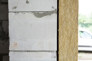 Wall with autoclaved aerated concrete blocks and mineral rockwool panel