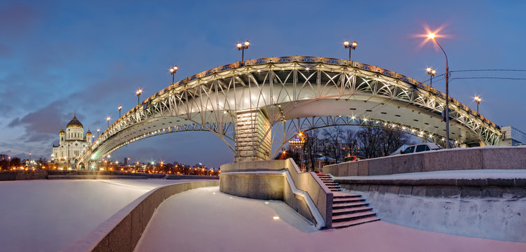 Патриарший мост в Санкт Петербурге