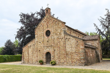 Fototapeta na wymiar Viguzzolo, church