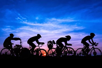 Tableaux ronds sur aluminium brossé Vélo Faire du vélo à l& 39 heure du crépuscule