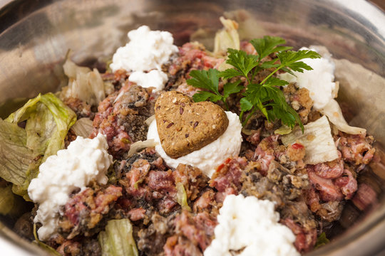 Barf (biologisch artgerechte Rohf&uuml;tterung) Hundemen&uuml; mit Keks