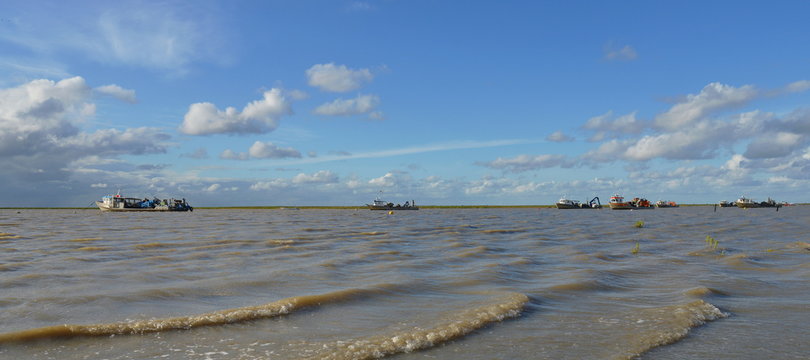 Fischerboote am Hafen von Charron