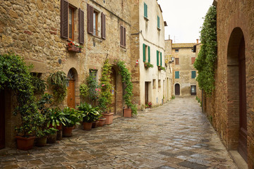 Fototapeta na wymiar traditional pictorial streets of old italian villages