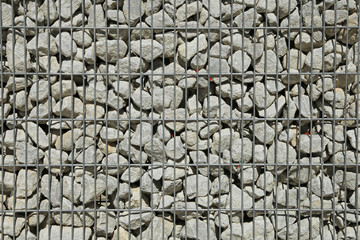 Gabion décoratif de pierres et de tuiles