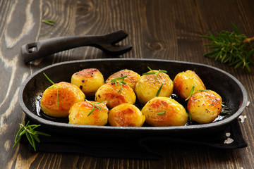 Baked potatoes with rosemary.