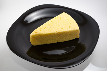 Сыр на тарелке
