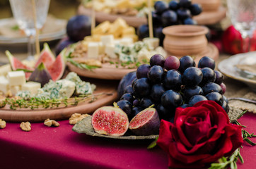 decorative table with figs and grapes