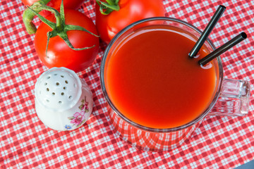 cup tomato juice, salt and tomatoes