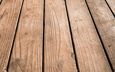 Holztisch aus braune Holzlatten
