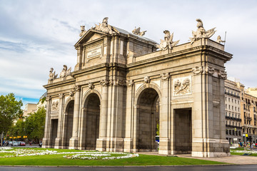 Fototapeta premium Puerta de Alcala in Madrid
