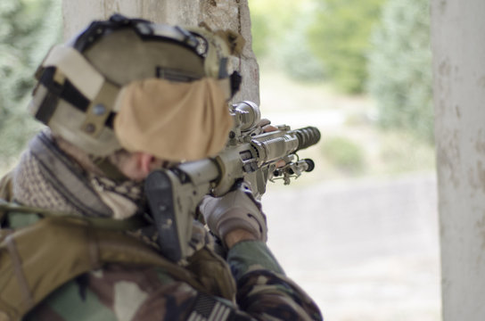 Soldier sniper targeting