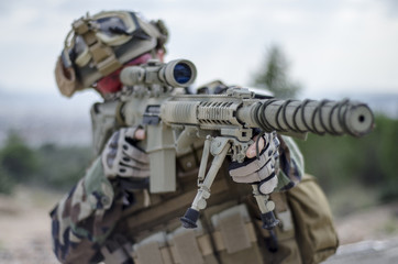 Soldier aim target 