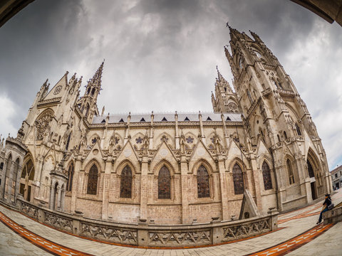 De la serie Templos de Am&eacute;rica del Sur: Bas&iacute;lica del Voto Naci