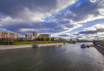 Fototapeta na wymiar The embankment of the Moscow river