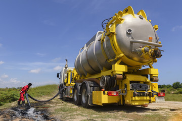 emergency  Vacuum truck  for oil spill  petrochemical industrial .