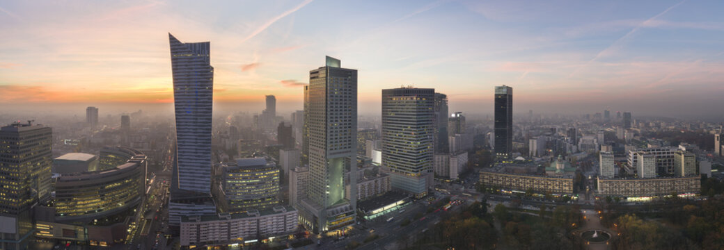 Fototapeta Panorama miasta Warszawy podczas zachodu słońca