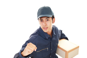 ガッツポーズの宅配人