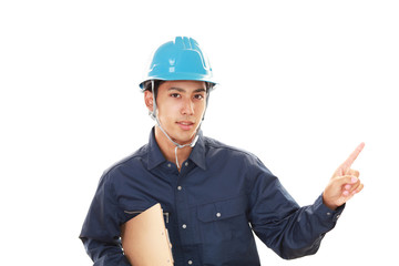 指示する笑顔の労働者