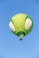 Fototapeta premium Hot air balloon with blue sky background