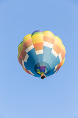 Fototapeta premium Hot air balloon with blue sky background