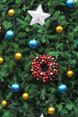 Obraz na płótnie Canvas Christmas decorations on a fir tree