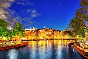 Obraz premium Beautiful Amsterdam city at the evening time.