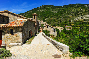 Fototapeta na wymiar Ruelle vieux village provençal