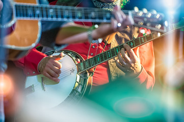 Naklejka premium Gracz banjo w zespole country