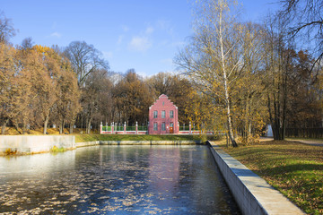Москва. Кусково. Голландский домик с прудом.
