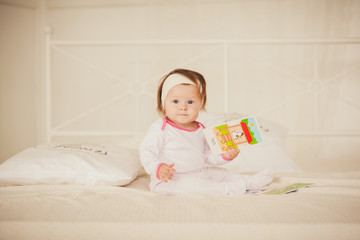 Naklejka premium Little girl in pajamas