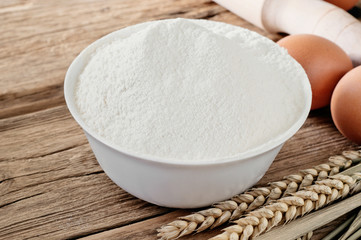 flour in ceramic bowl