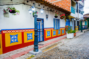 Naklejka premium Beautiful and colorful streets in Guatape, known as town of Zocalos. Colombia