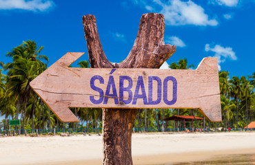 Saturday (in Spanish and Portuguese) arrow with beach background