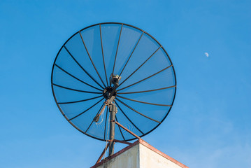Satellite dish antenna
