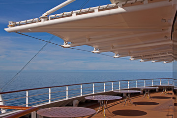 Deck mit Sonnenschutz